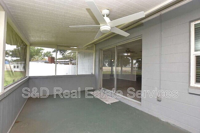 Building Photo - 561 Lake Bonny Dr E
