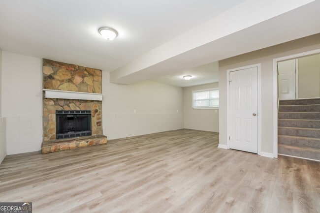 Building Photo - 2535 Kelly Lake Dr