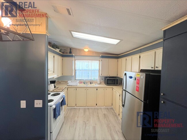 Building Photo - 4929 Sea Island Ave