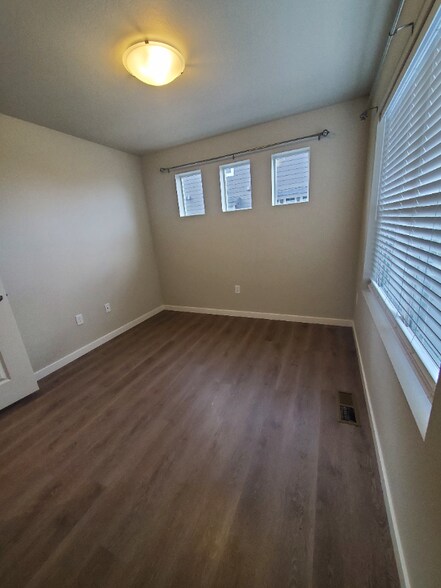 Building Photo - 2001 Good Hearted Pl