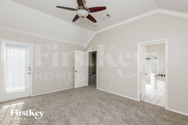 Building Photo - 706 Engleside Dr