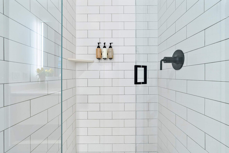 Building Photo - 398 NE 5th St