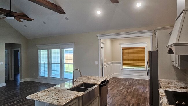 Building Photo - Knights Landing four bedroom home