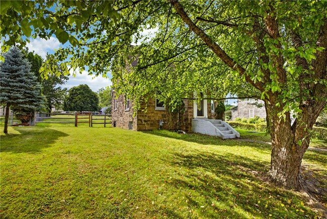 Building Photo - 302 Lindsay Rd