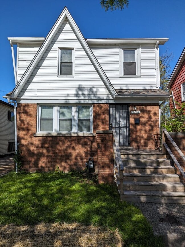 Building Photo - 9341 Roselawn- 3 BEDS & 1.5 BATH FOR RENT!