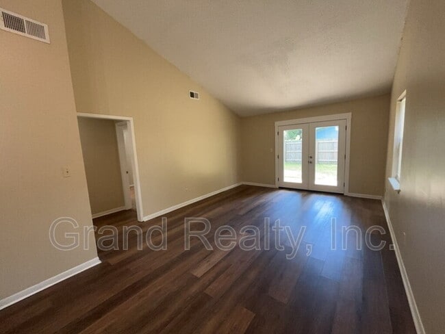 Building Photo - 5385 E Avenida De Golf