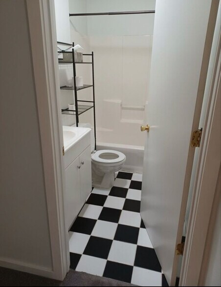 Building Photo - 1034 NW Ivy Dr