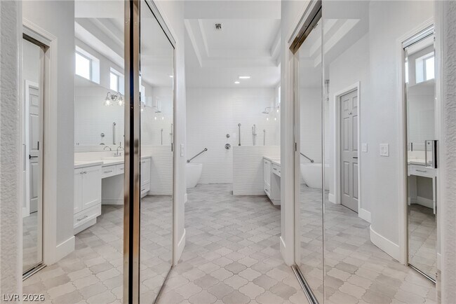 Building Photo - 2508 Sandilands Dr