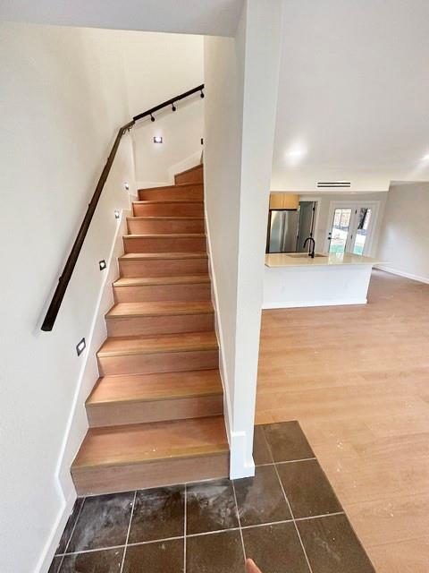 Building Photo - 1413 Valleyridge Dr