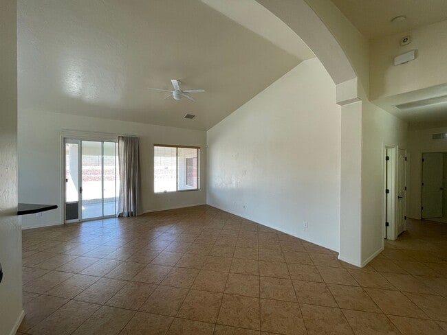 Building Photo - 1994 Willow Oak Ln