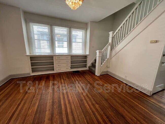 Building Photo - 2935 Ruckle St