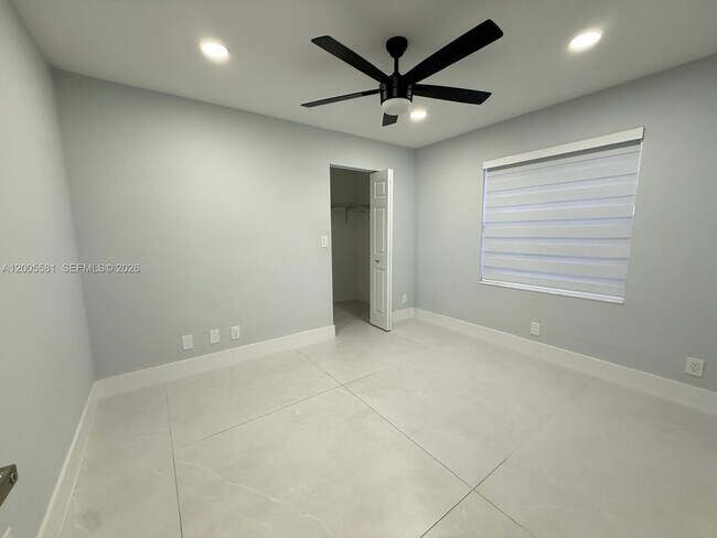 Building Photo - 123 1st St