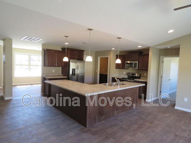 Building Photo - 454 Peaksview Dr