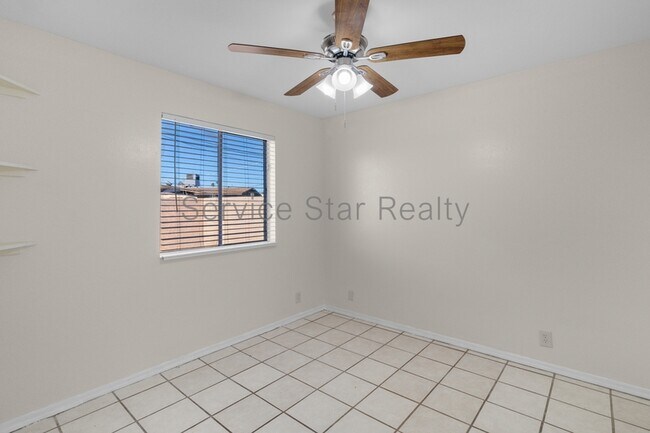 Building Photo - 3812 W Loma Ln