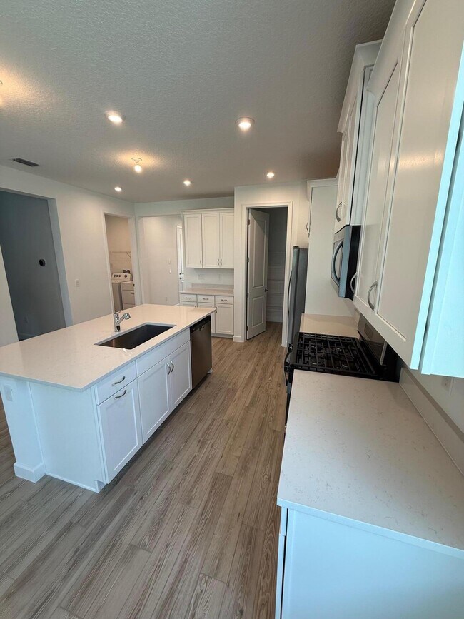 Building Photo - 9555 SW Indra Wy