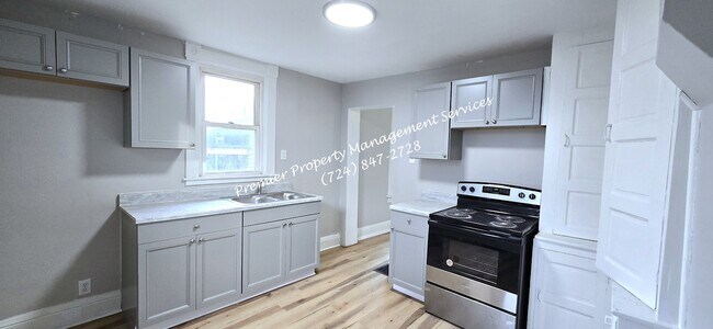 Building Photo - 1429 Hall Ave