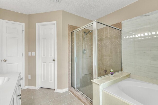 Building Photo - 5635 Sage Manor Dr