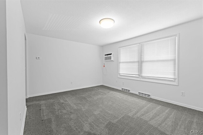 Building Photo - 330 Draper Ave