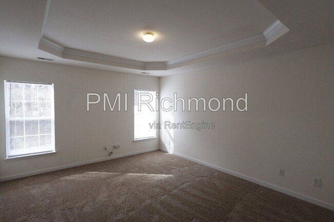 Building Photo - 5805 Park Creste Dr