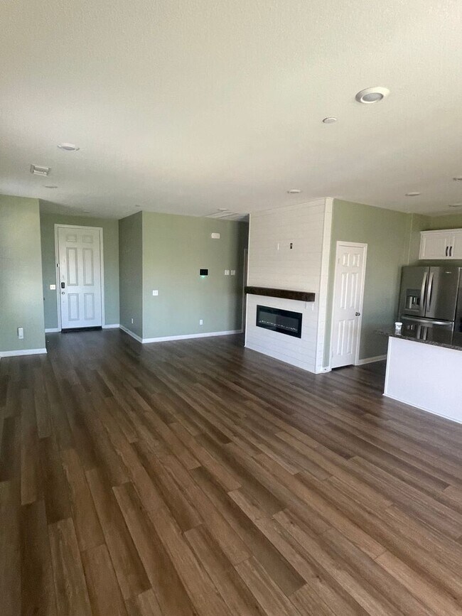 Building Photo - 31871 Eaton Ln