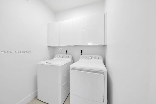 Building Photo - 6310 NW 103rd Pl