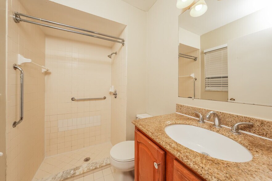 Building Photo - 1455 Thornbank Ln