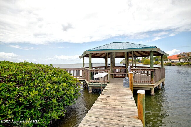 Building Photo - 300 Columbia Dr