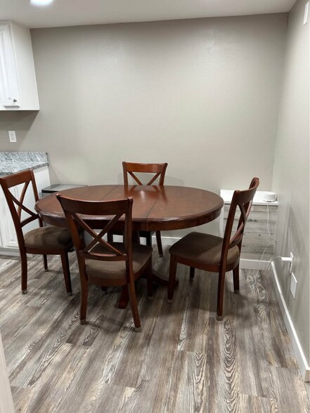 Building Photo - 702 E 21st Pl