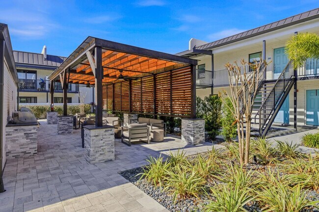 Building Photo - 3911 W Cleveland St