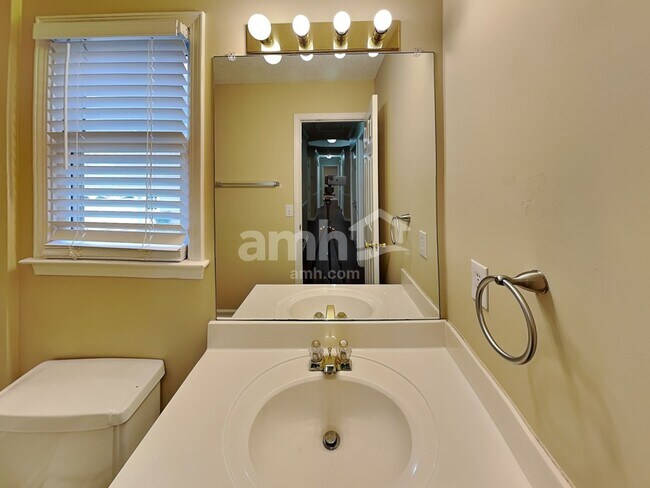 Building Photo - 1728 Victoria Way NW