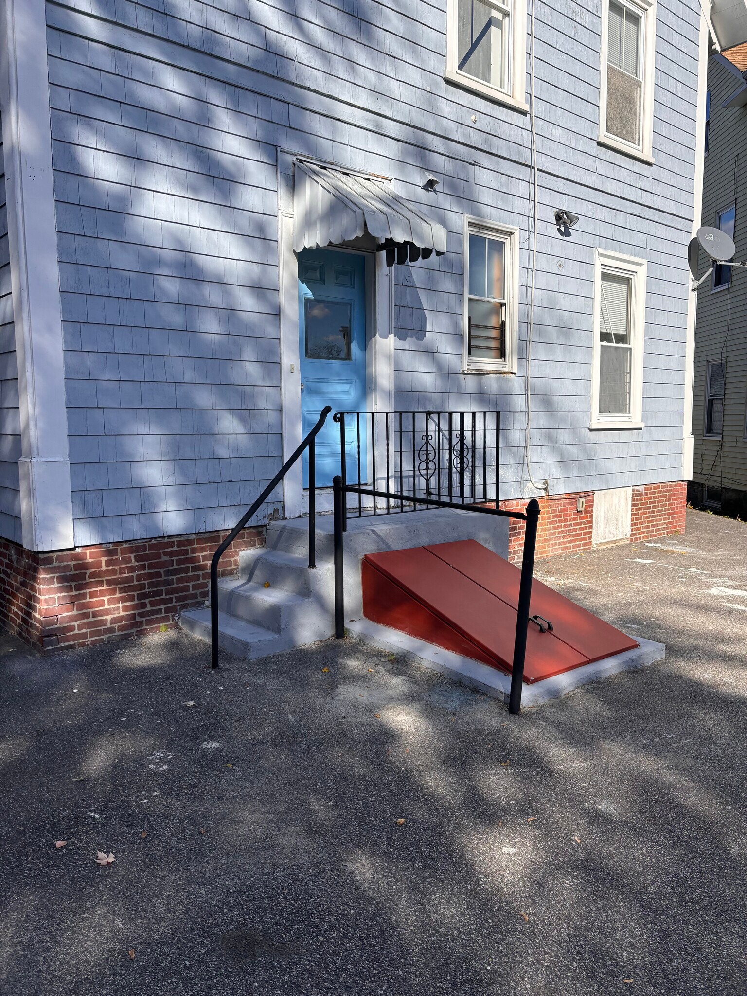 Rear entrance - 138 Jewett St