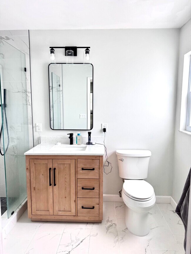 Building Photo - 1703 NE 25th Terrace