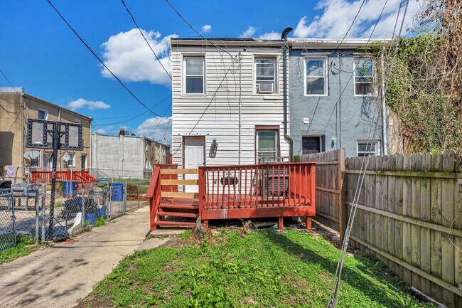 Building Photo - Two Bedroom Rental for Immediate Move In West Baltimore