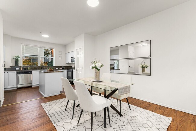 Building Photo - Spacious 2-Bed, 2-Bath Townhome Near Lynnwood & Mill Creek – Modern Comfort & Prime Location!