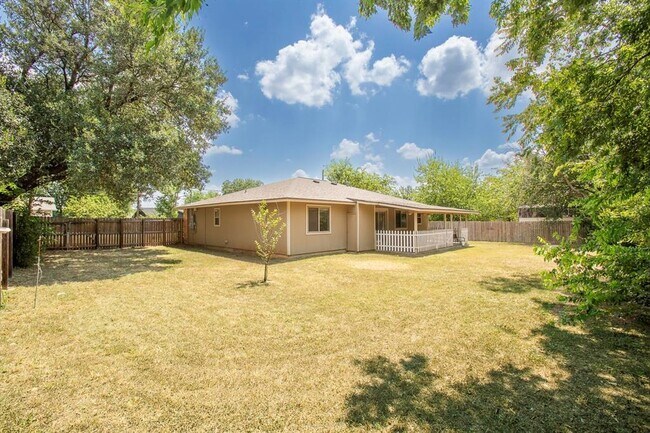 Building Photo - 2701 Peach Tree Ln