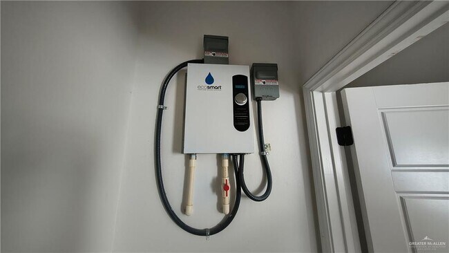 Building Photo - 16 S Indiana Ave