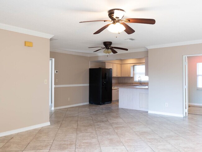 Building Photo - MOVE IN WITH ZERO DEPOSIT - UPDATED 3 BEDROOM HOME IN VENICE