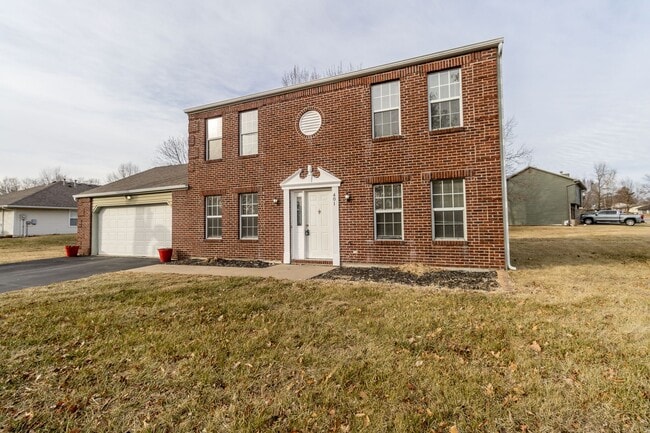 Primary Photo - Beautiful Colonial Style Contemporary Home in South Columbia!