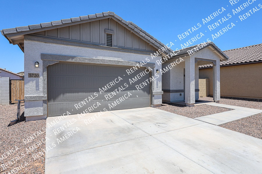Building Photo - 5720 W Sunrise Dr