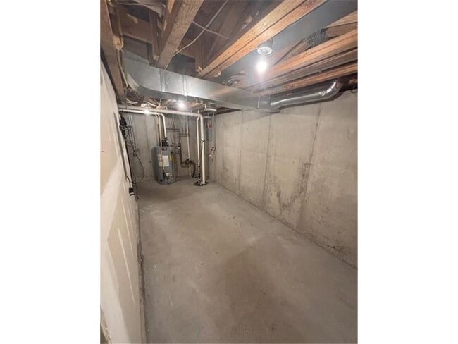 Building Photo - 600 W 32nd St
