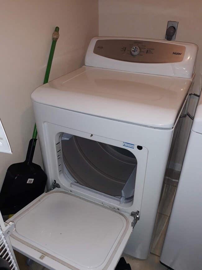 In unit washer dryer - 856 SW 57th Ter