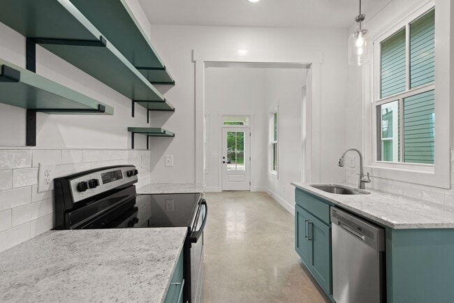 Building Photo - Like New! 2 bedroom 2 bathroom cottage sty...