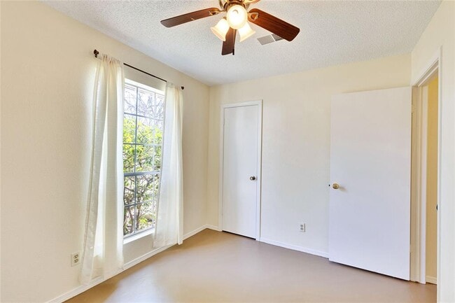 Building Photo - 1002 Bodark Ln