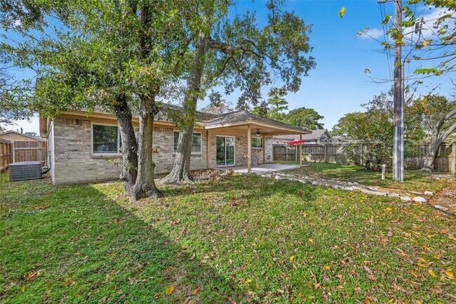 Building Photo - 16115 Little Cypress Ln