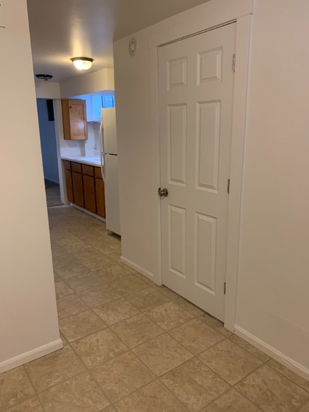 Building Photo - 1124 W Prospect Rd