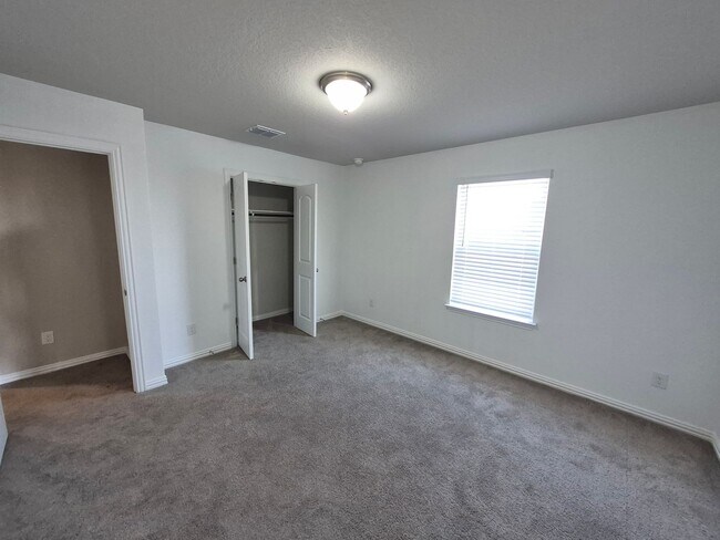 Building Photo - 2102 Gabby Cole Ln