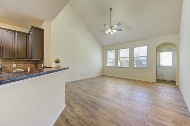 Building Photo - 6518 Wilshire Ridge