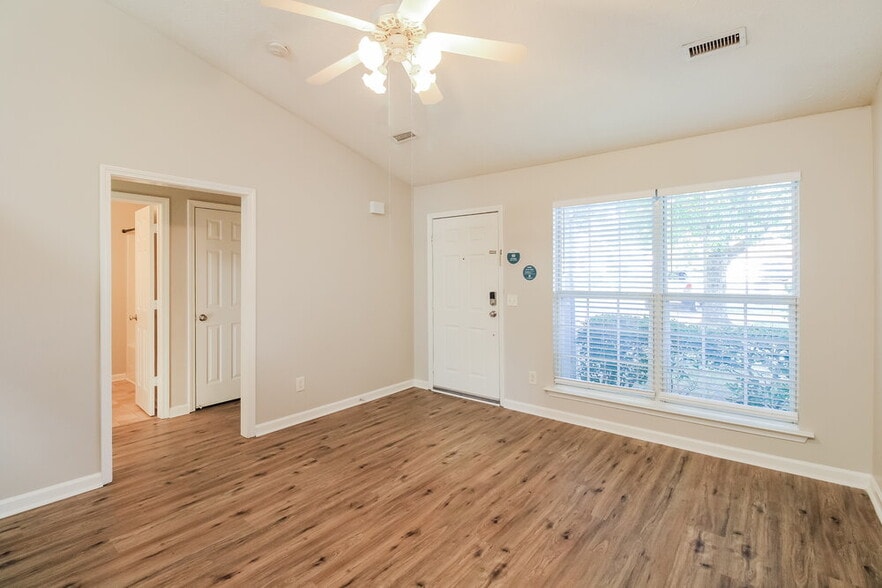 Building Photo - 720 Dellwood Dr