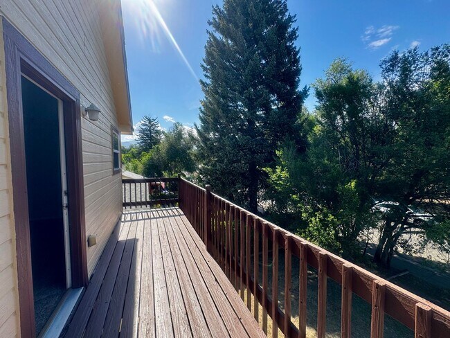 Building Photo - Charming 4 Bedroom close to Patty Jewett Golf Course