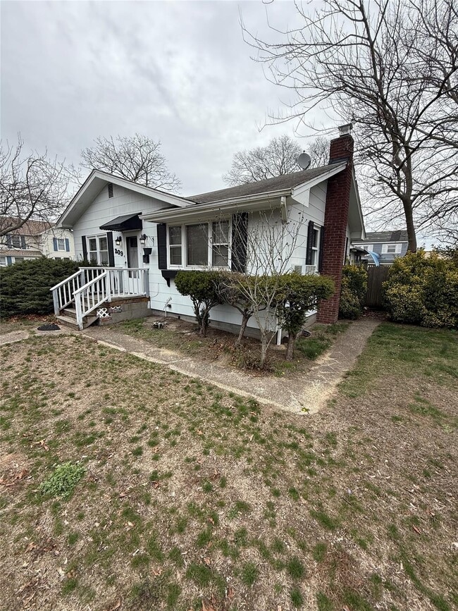 Building Photo - 209 River Ave